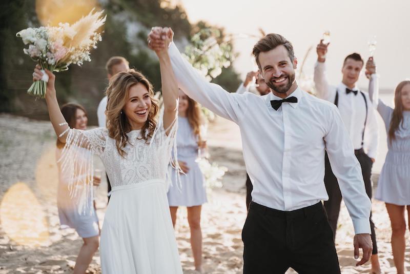 Jeu entre amis lors d’un mariage