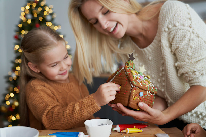 Activité de noel en famille : préparer une maison en pain d’épices