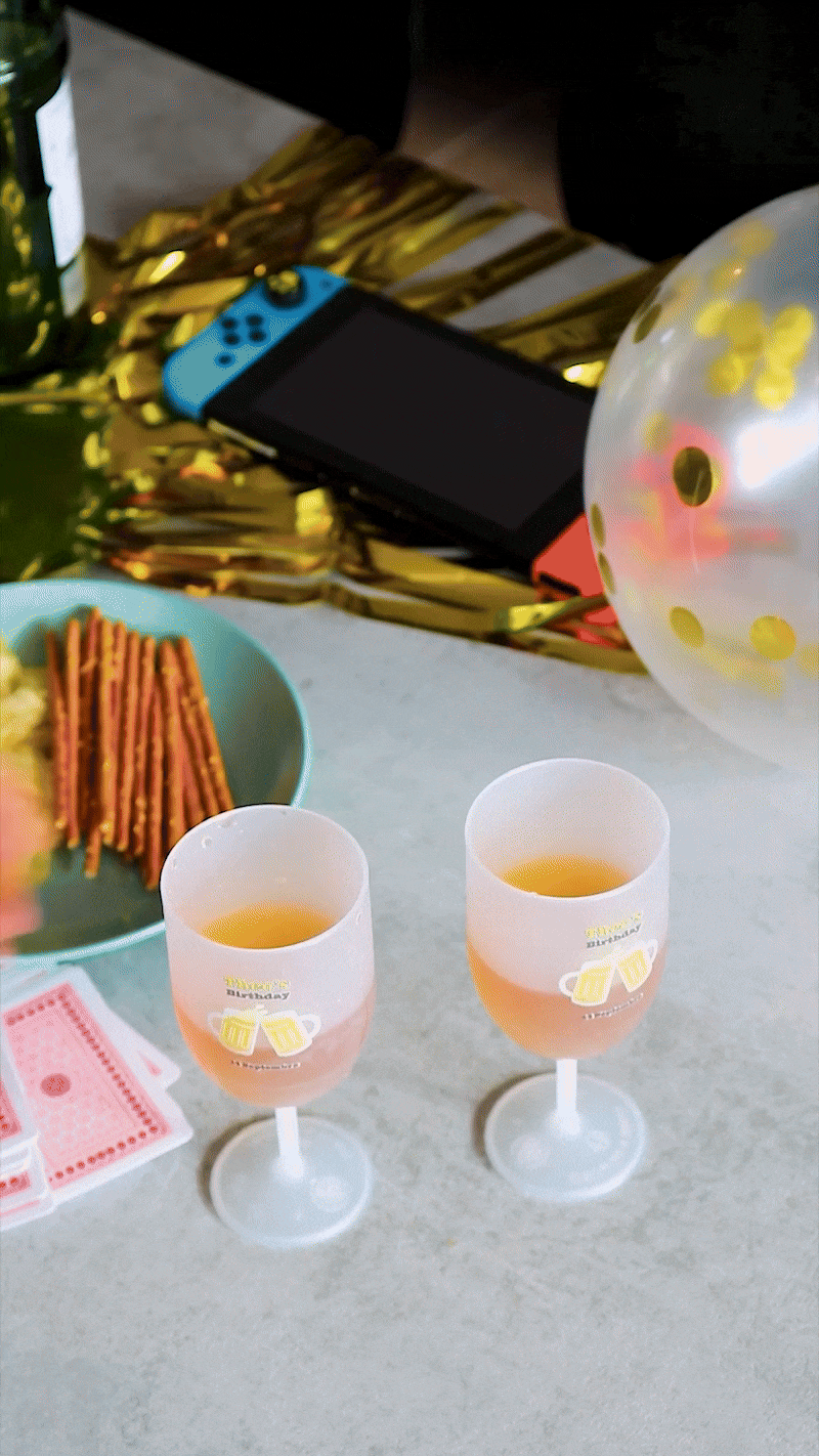 Verre à vin personnalisé en plastique ambiance