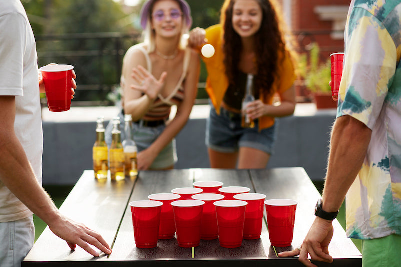 jeu de gobelets en soirée