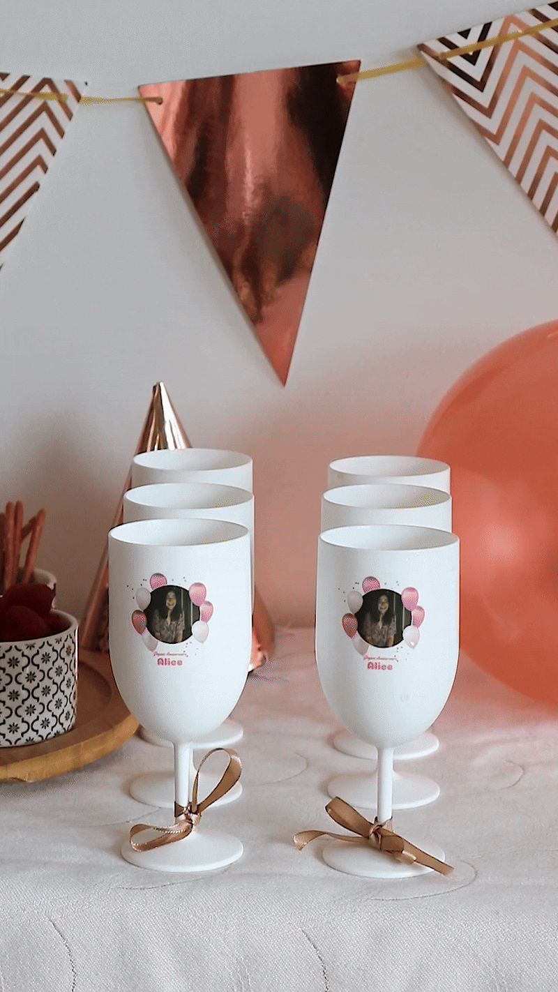 Verre à vin personnalisé en plastique blanc ambiance