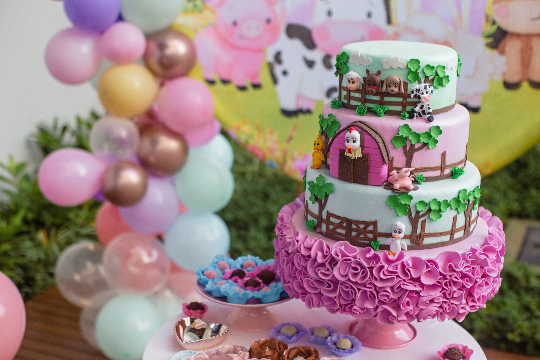 Gâteau d’anniversaire et ballons