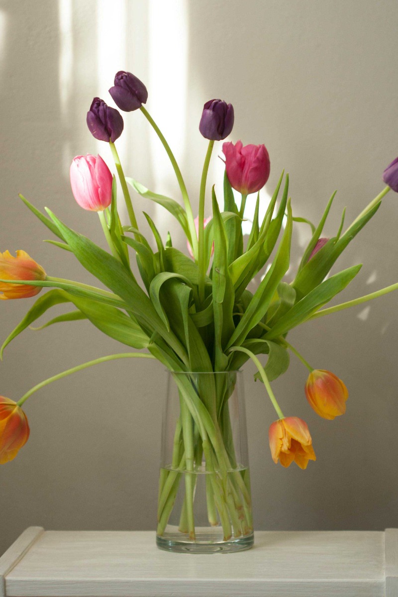 bouquet de fleurs pour décorer un anniversaire emily in paris