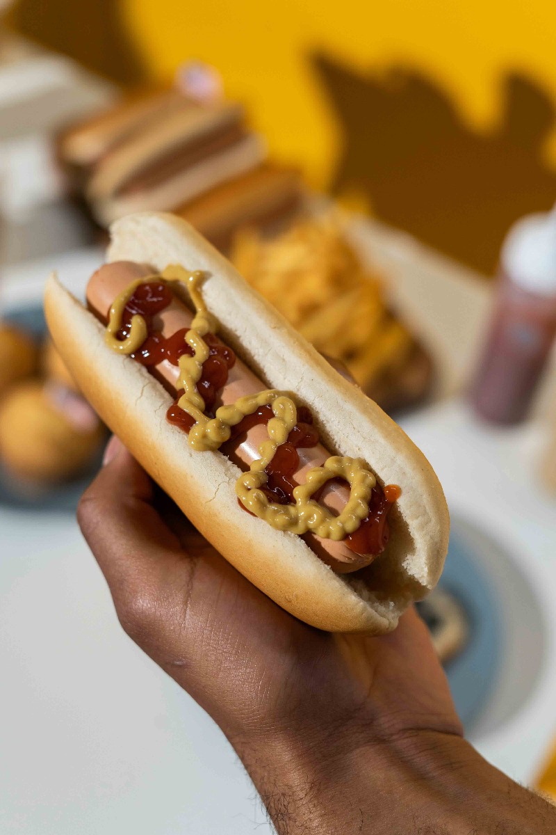 buffet d’anniversaire USA avec un hot dog