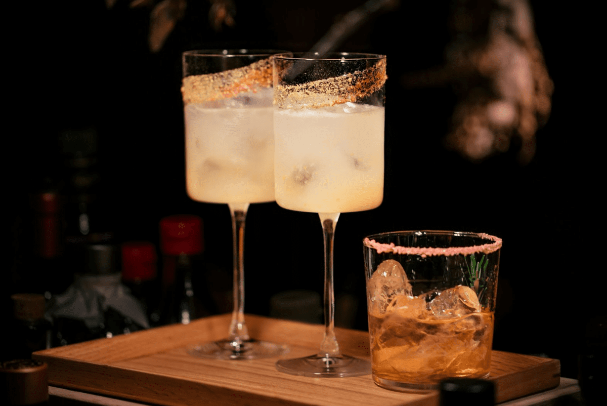 organiser une soirée bal masqué avec des cocktails originaux