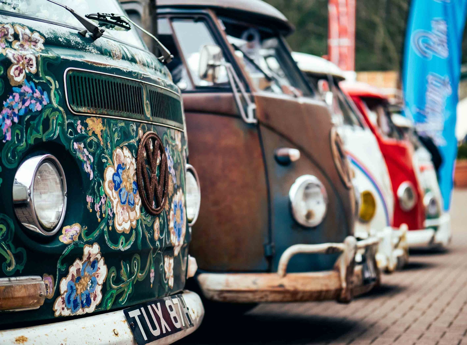 mini bus mariage hippie